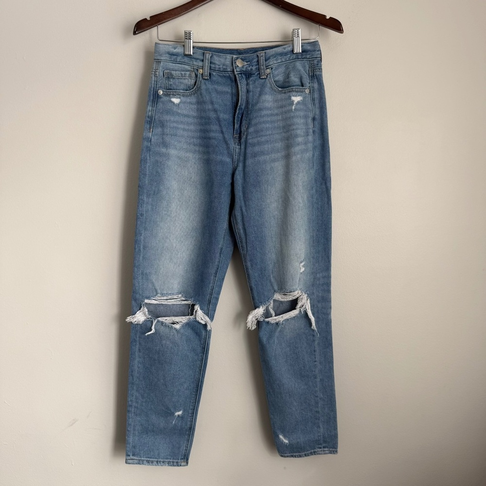 AMERICAN EAGLE Womens 4 Medium Wash Distressed High Rise Straight Mom Jeans H12